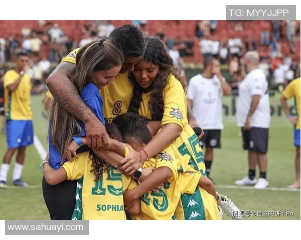 突发！足球八卦宣布将离队，球迷不舍告别